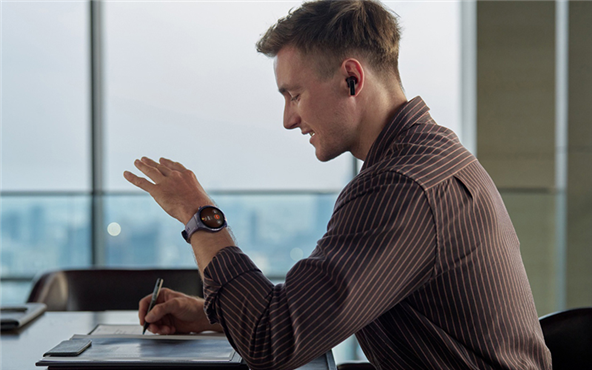 Still Sapphire Glass Mirror | Huawei WATCH5 Industry's First HarmonyOS AI Smart Watch Released