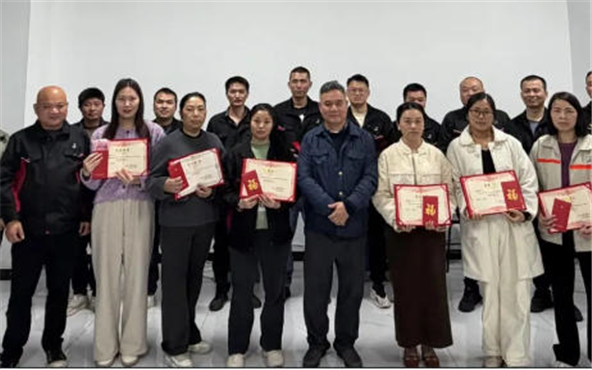 以奮斗者為本，與卓越者同行  | 2025年度優(yōu)秀員工頒獎儀式