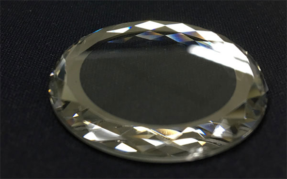 藍(lán)寶石玻璃的鏡面應(yīng)用